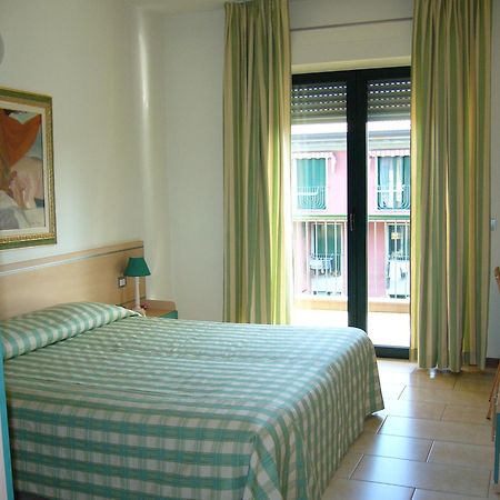 Residence Spiaggia D'Oro Desenzano del Garda Ngoại thất bức ảnh
