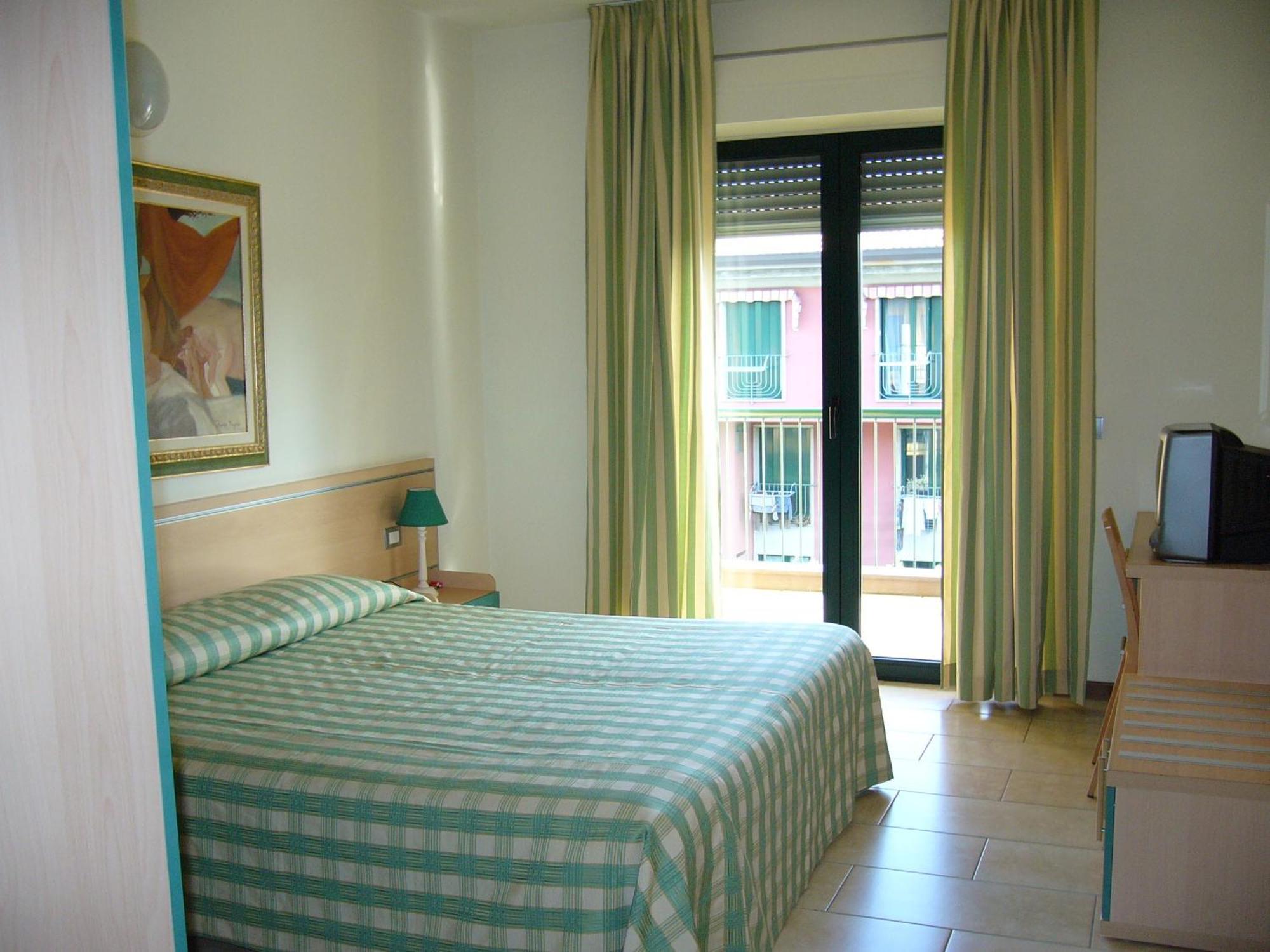 Residence Spiaggia D'Oro Desenzano del Garda Ngoại thất bức ảnh