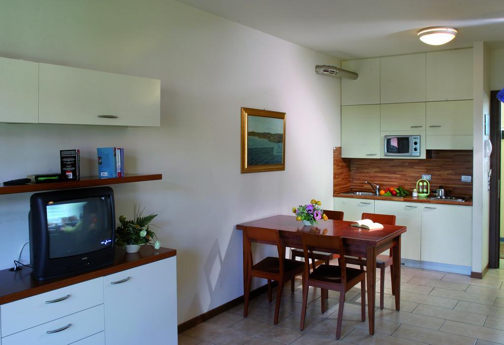 Residence Spiaggia D'Oro Desenzano del Garda Ngoại thất bức ảnh
