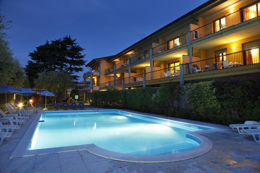 Residence Spiaggia D'Oro Desenzano del Garda Ngoại thất bức ảnh