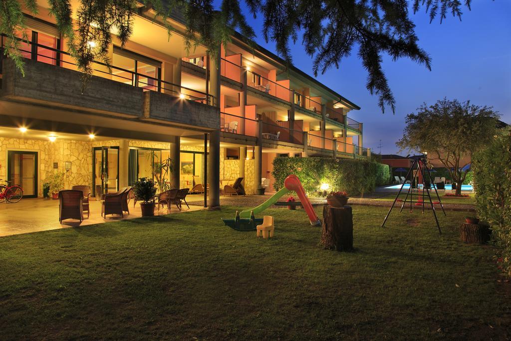 Residence Spiaggia D'Oro Desenzano del Garda Ngoại thất bức ảnh