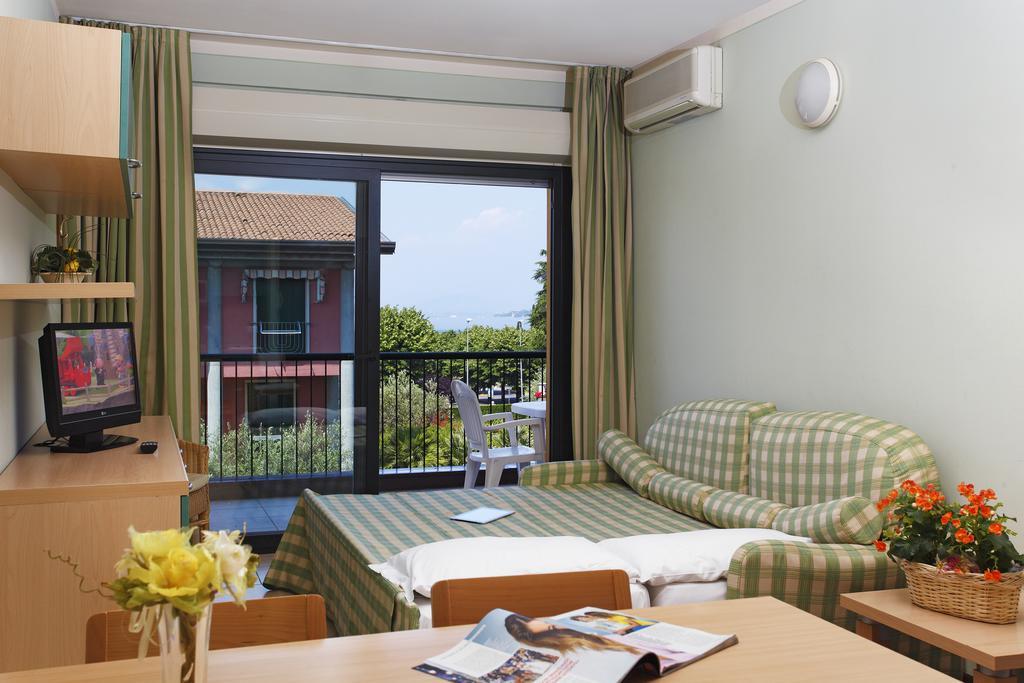 Residence Spiaggia D'Oro Desenzano del Garda Ngoại thất bức ảnh