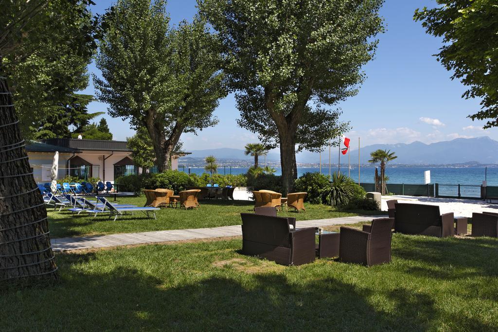 Residence Spiaggia D'Oro Desenzano del Garda Ngoại thất bức ảnh